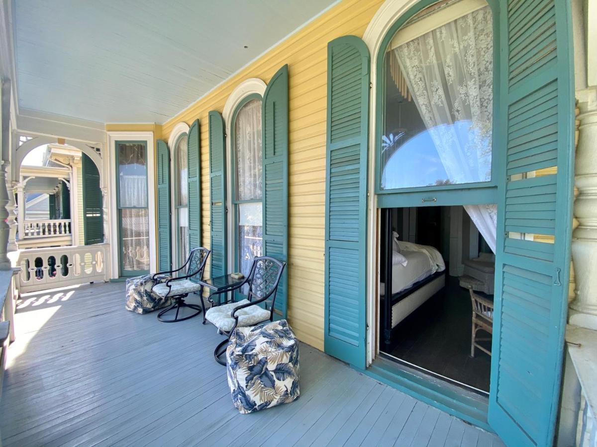 Coppersmith Inn Bed And Breakfast Галвестон Экстерьер фото